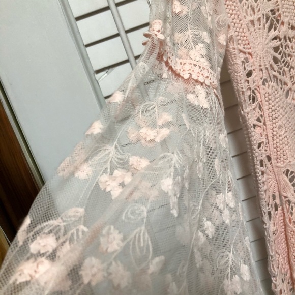 Beautiful pink cover up top - Picture 5 of 12